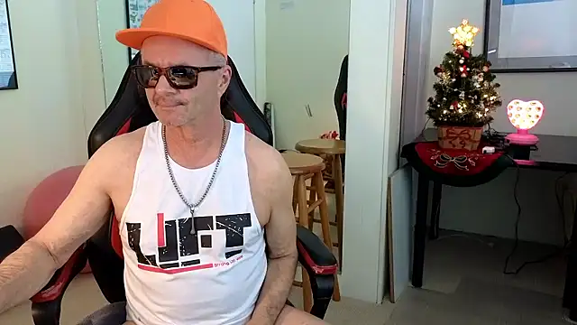 Snapshot of hotdadbod chatting on 8, 12, 2024 hotdadbod online show from 8, 12, 2024