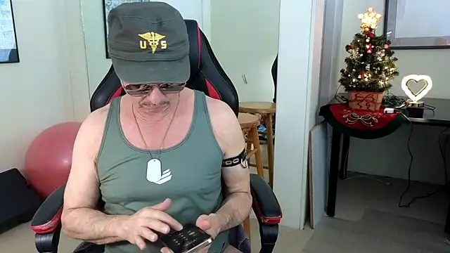 Snapshot of hotdadbod chatting on 9, 12, 2024 hotdadbod online show from 9, 12, 2024