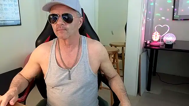 Snapshot of hotdadbod chatting on 8, 1, 2025 hotdadbod online show from 8, 1, 2025