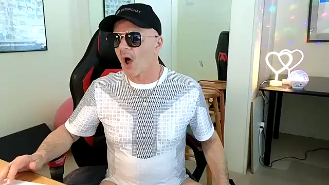 Snapshot of hotdadbod chatting on 9, 2, 2025 hotdadbod online show from 9, 2, 2025