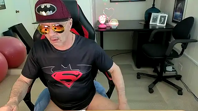 Snapshot of hotdadbod chatting on 8, 9, 2025 hotdadbod online show from 8, 9, 2025