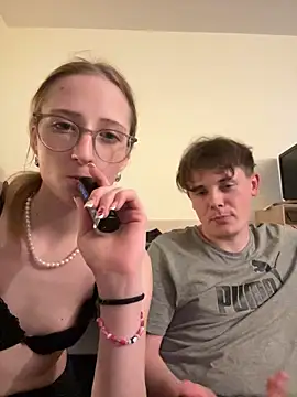 LauraundSteve  online show from 26, 5, 2026