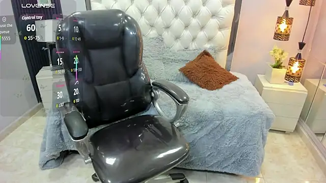 Naomii 32 online show from 15, 5, 2026