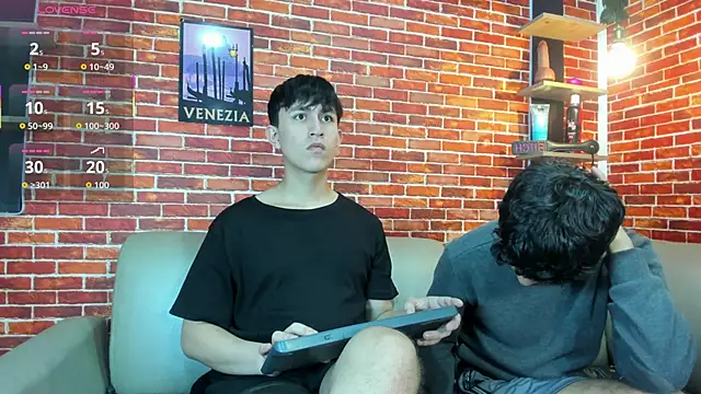 Hoot boyss  online show from 19, 5, 2026
