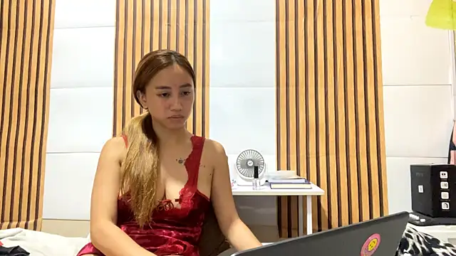 Snapshot of GiselleRina chatting on 7, 7, 2026 GiselleRina online show from 7, 7, 2026