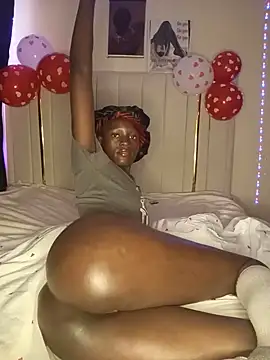 Missvee44 online show from 28, 7, 2026