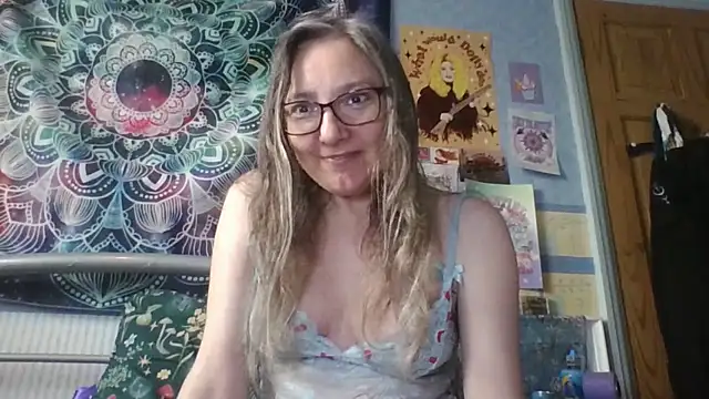 Snapshot of Izzylove47 chatting on 21, 5, 2026 Izzylove47 online show from 21, 5, 2026