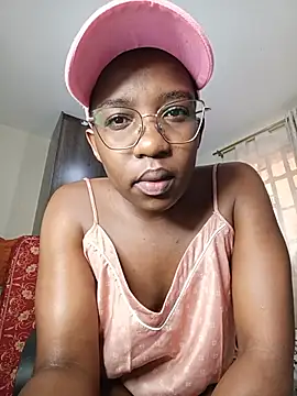 Snapshot of Miss-Temptasion chatting on 7, 6, 2026 Miss-Temptasion online show from 7, 6, 2026