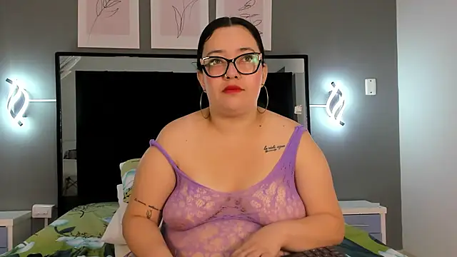 zoe curvyy online show from 3, 7, 2026