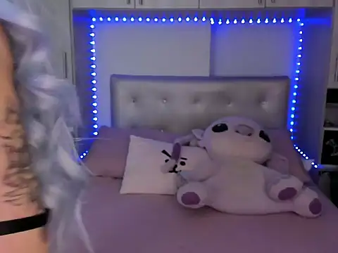 Honniewhitee  online show from 6, 7, 2026