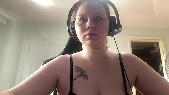 Redhair girl online show from 27, 5, 2026