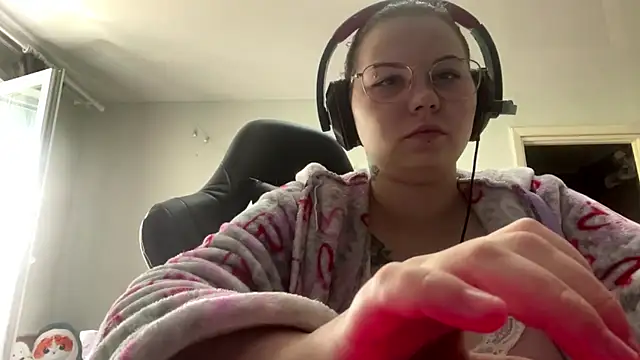 Redhair girl online show from 4, 6, 2026