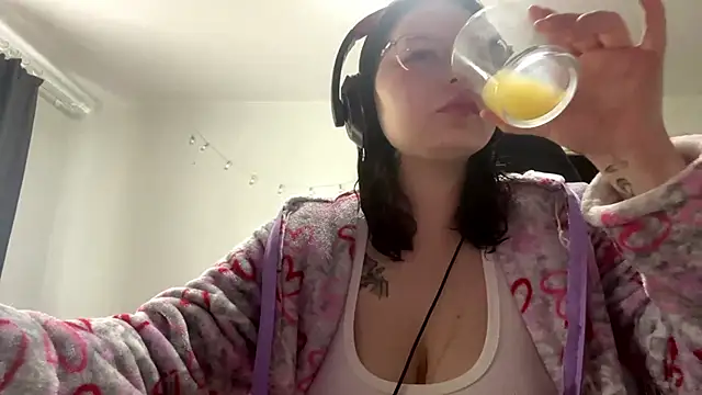 Redhair girl online show from 7, 6, 2026