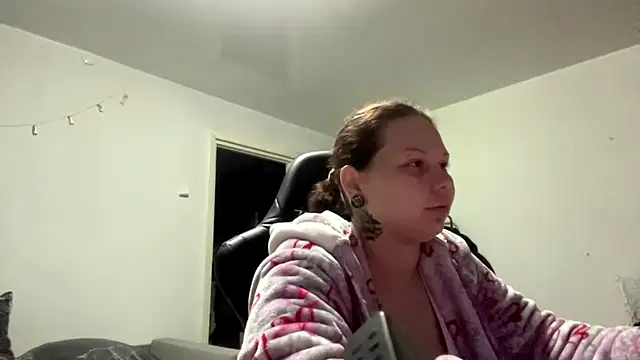 Redhair girl online show from 28, 6, 2026