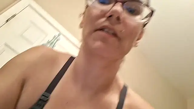 MamaBee88 online show from 19, 5, 2026