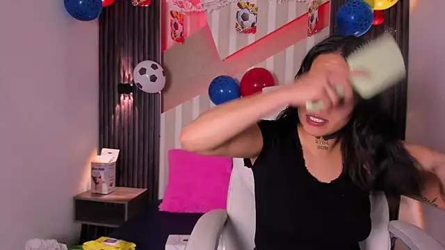 MadisonYoung000 online show from 6, 7, 2026