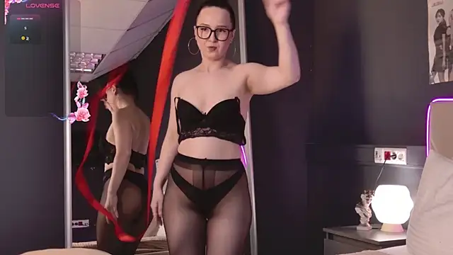 TishaSilverr online show from 18, 6, 2026