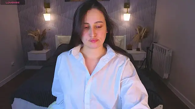 Elizabet Colllins online show from 6, 7, 2026