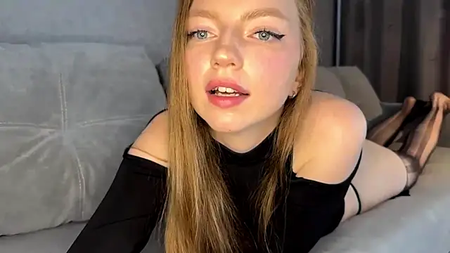 Snapshot of Auroralgnis chatting on 21, 6, 2026 Auroralgnis online show from 21, 6, 2026