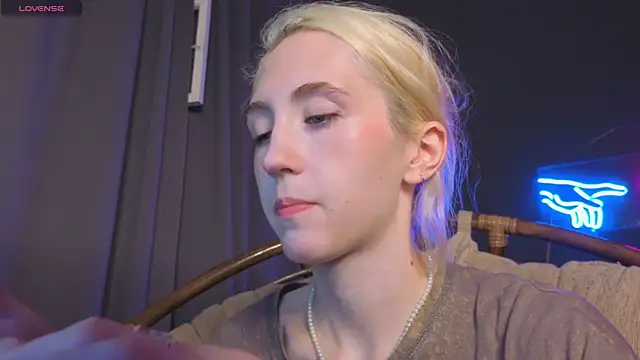 Elen  Moore online show from 27, 6, 2026