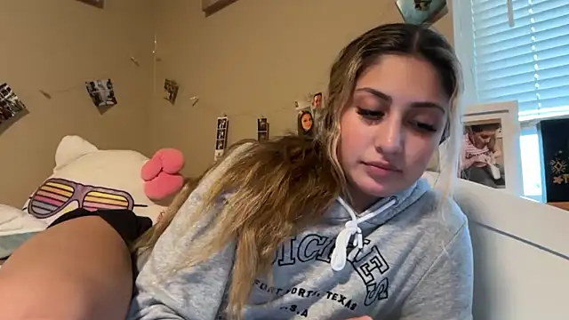 Snapshot of Badbihdani18 chatting on 2, 7, 2026 Badbihdani18 online show from 2, 7, 2026