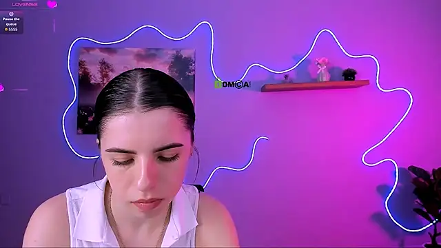 lyra desire online show from 25, 5, 2026