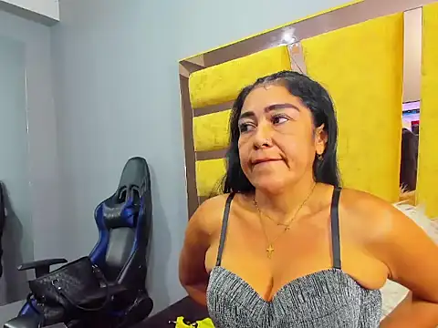 VikyThomsonn online show from 25, 6, 2026