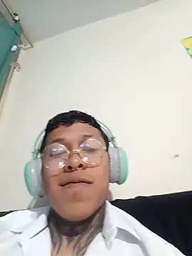 Snapshot of Bonchan_1027 chatting on 20, 5, 2026 Bonchan 1027 online show from 20, 5, 2026
