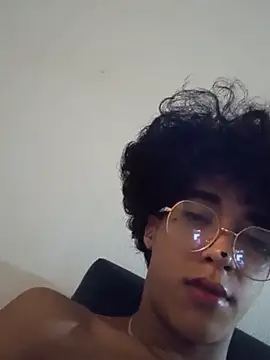 Snapshot of boy_max_latin chatting on 15, 6, 2026 boy max latin online show from 15, 6, 2026