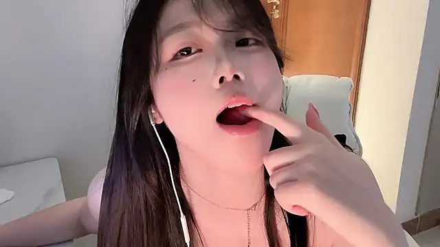 Snapshot of April_UU chatting on 26, 5, 2026 April UU online show from 26, 5, 2026