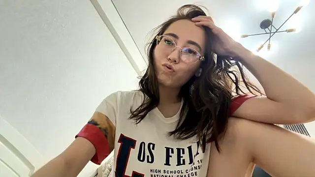 VickieTrudo online show from 29, 6, 2026