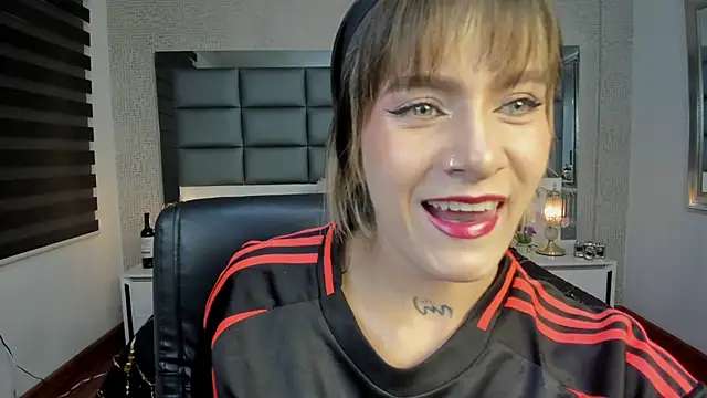 Snapshot of Mrs_Regina_clk chatting on 18, 6, 2026 Mrs Regina clk online show from 18, 6, 2026