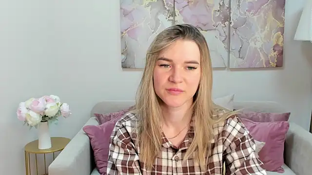 RoxyReignn online show from 25, 6, 2026