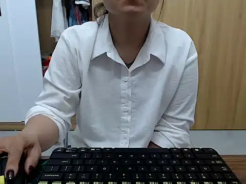 Snapshot of Maia_9999 chatting on 16, 7, 2026 Maia 9999 online show from 16, 7, 2026