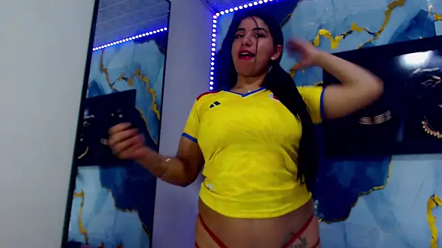 Yasmine Tapias online show from 7, 7, 2026