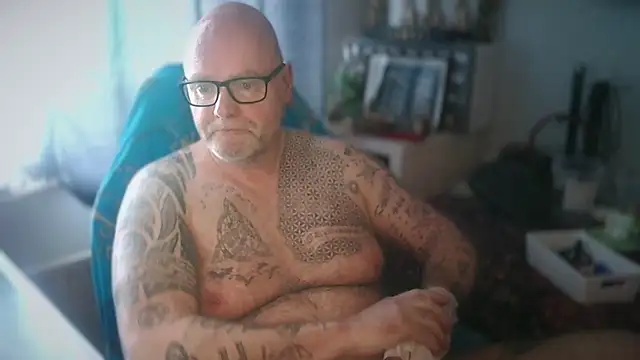 Snapshot of Tattooed_Dilf_01 chatting on 31, 5, 2026 Tattooed Dilf 01 online show from 31, 5, 2026