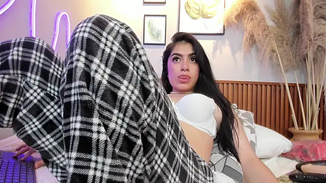 CARLA FERRERM online show from 6, 6, 2026