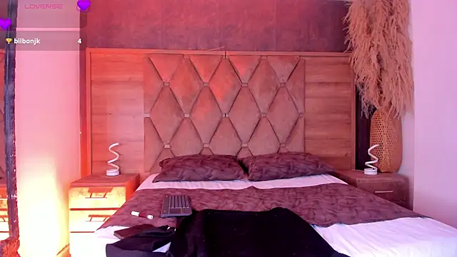 HottieVeroo  online show from 6, 7, 2026