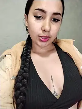 shantall cute online show from 7, 6, 2026