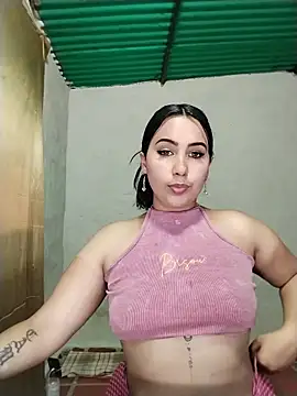 shantall cute online show from 7, 6, 2026