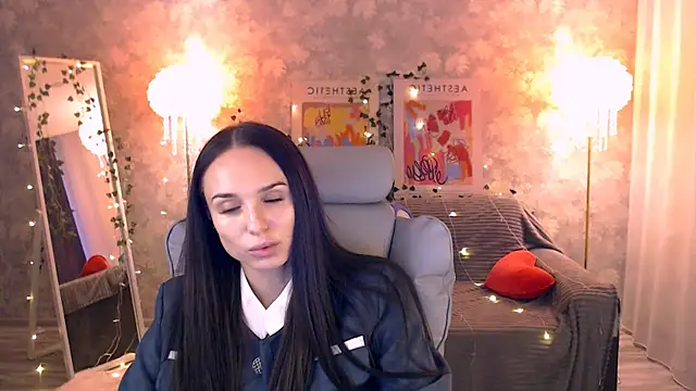 NicoleMerz online show from 5, 6, 2026