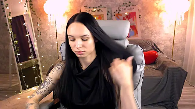 NicoleMerz online show from 19, 6, 2026