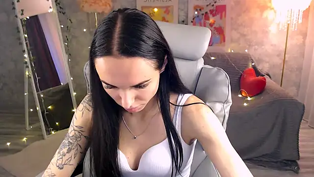 NicoleMerz online show from 23, 6, 2026