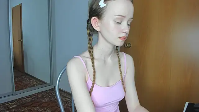 Snapshot of babymolly2 chatting on 2, 7, 2026 babymolly2 online show from 2, 7, 2026