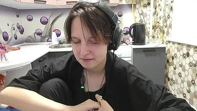 Snapshot of Saranade chatting on 19, 6, 2026 Saranade online show from 19, 6, 2026