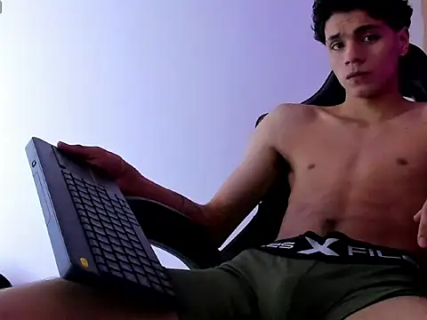 Snapshot of Ithan_Hott chatting on 3, 6, 2026 Ithan Hott online show from 3, 6, 2026