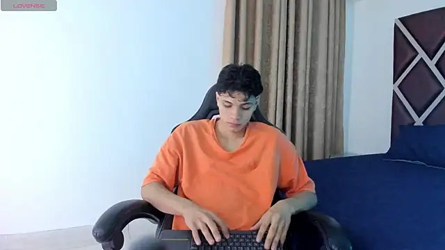 Snapshot of Ithan_Hott chatting on 4, 7, 2026 Ithan Hott online show from 4, 7, 2026