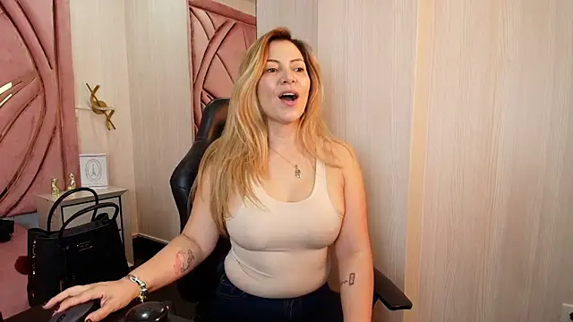Snapshot of pamelaQenn2 chatting on 10, 7, 2026 pamelaQenn2 online show from 10, 7, 2026