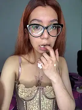 Snapshot of Nana-Komatsu chatting on 11, 7, 2026 Nana-Komatsu online show from 11, 7, 2026