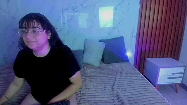 Snapshot of genesis_y_moon chatting on 22, 6, 2026 genesis y moon online show from 22, 6, 2026